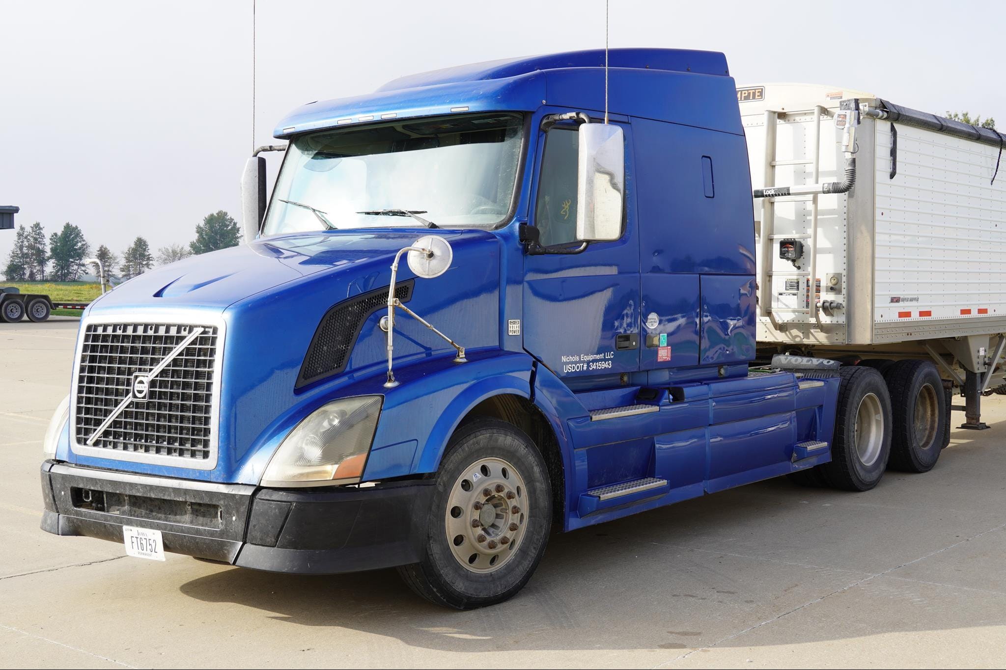 2012 Volvo VNL64T630 Equipment Image0