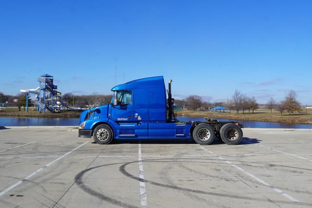 Image of Volvo VNL64T630 equipment image 1