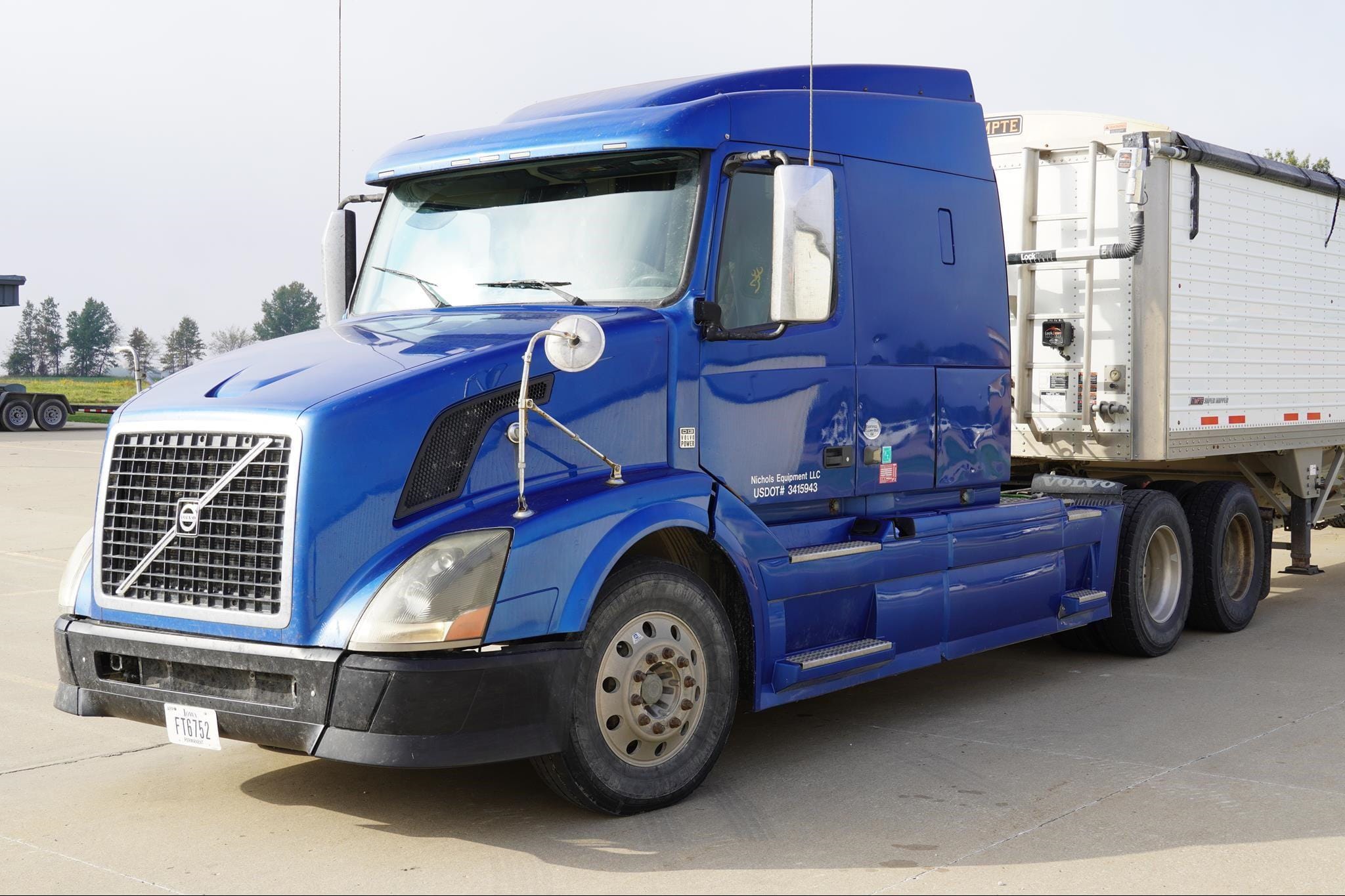 2012 Volvo VNL64T630 Equipment Image0
