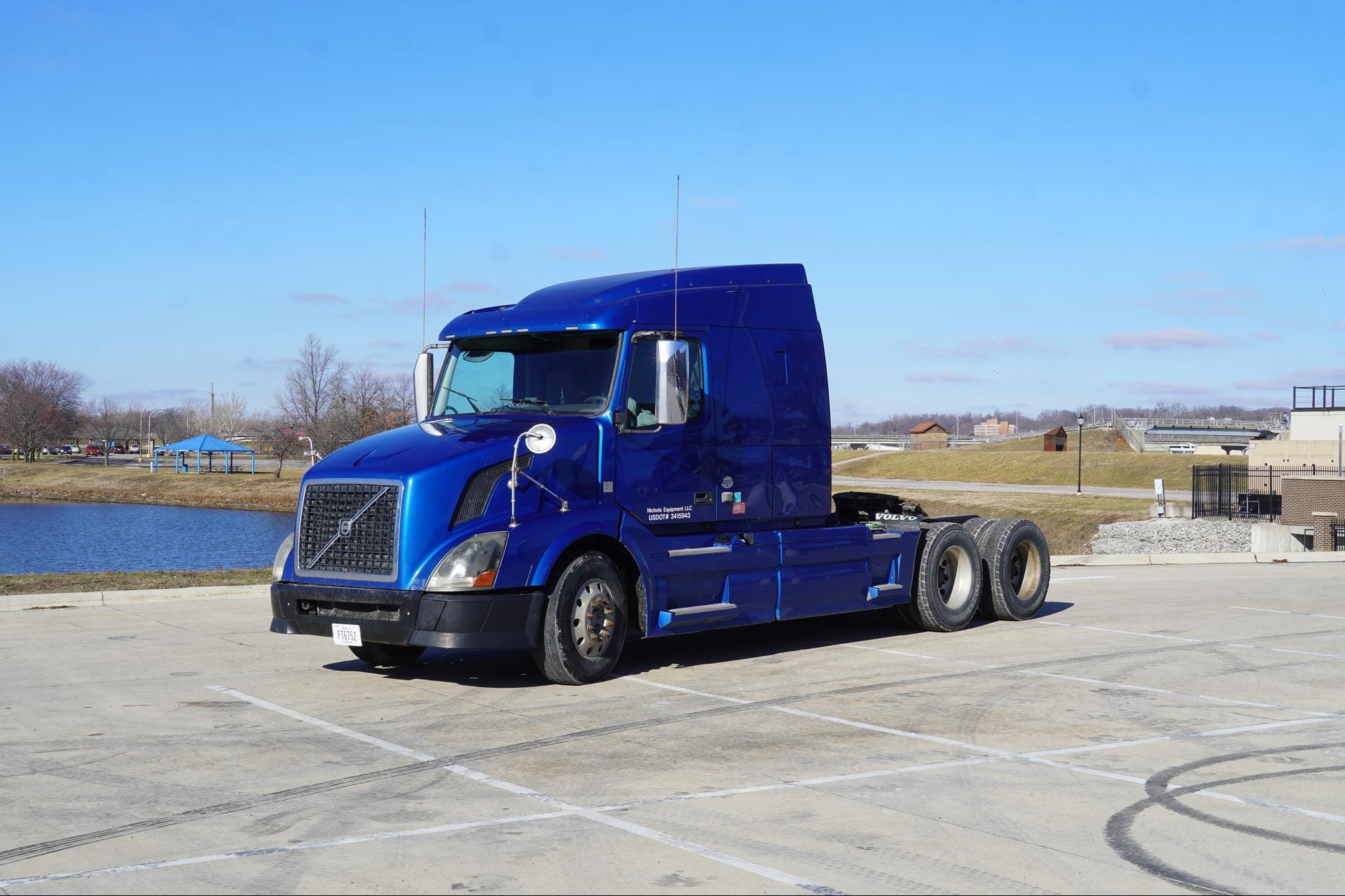 2012 Volvo VNL64T630 Equipment Image0