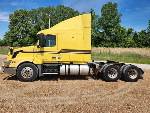 Image of Volvo VNL64T630 equipment image 1