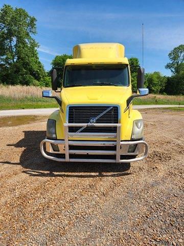 Image of Volvo VNL64T630 equipment image 2