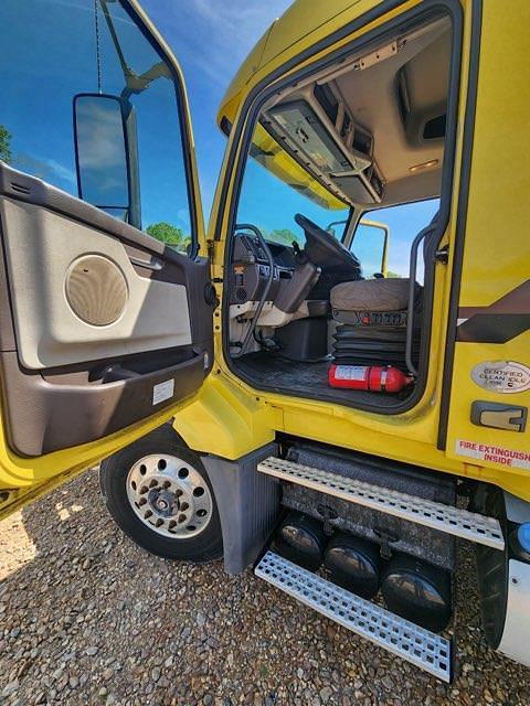 Image of Volvo VNL64T630 equipment image 4