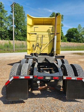 Image of Volvo VNL64T630 equipment image 3