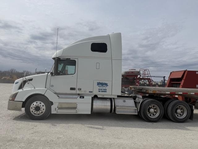 Image of Volvo VNL64T670 equipment image 1