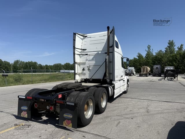 Image of Volvo VNL64T670 equipment image 4