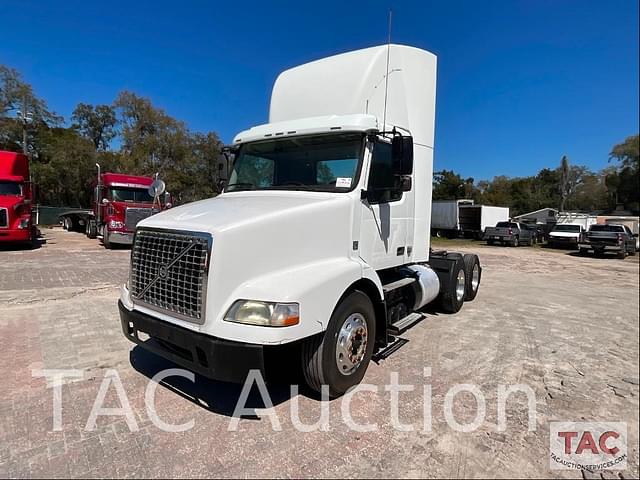 Image of Volvo VNM64T200 equipment image 1