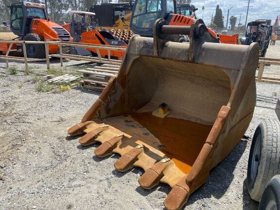 2012 Werk-Brau Excavator Bucket Equipment Image0
