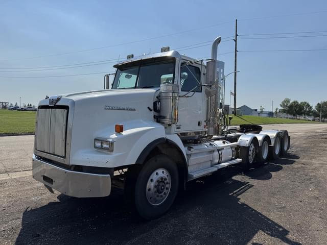 Image of Western Star 4900 equipment image 1