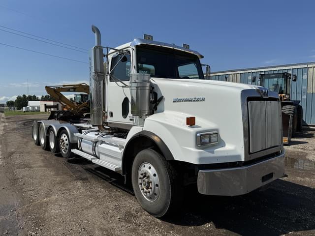 Image of Western Star 4900 equipment image 2