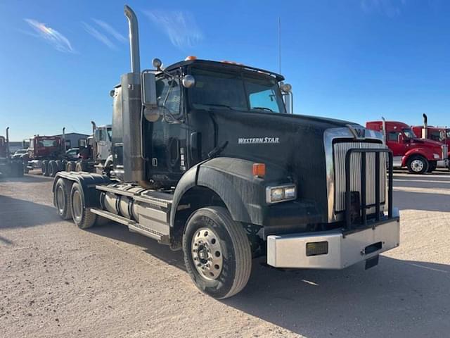 Image of Western Star 4900 equipment image 1