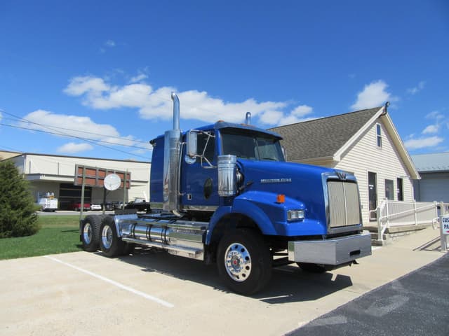 Image of Western Star 4900 equipment image 2