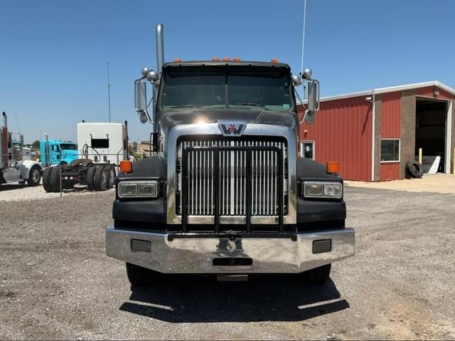 Image of Western Star 4900 equipment image 1