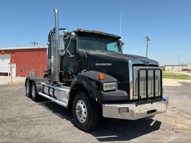 Image of Western Star 4900 equipment image 2
