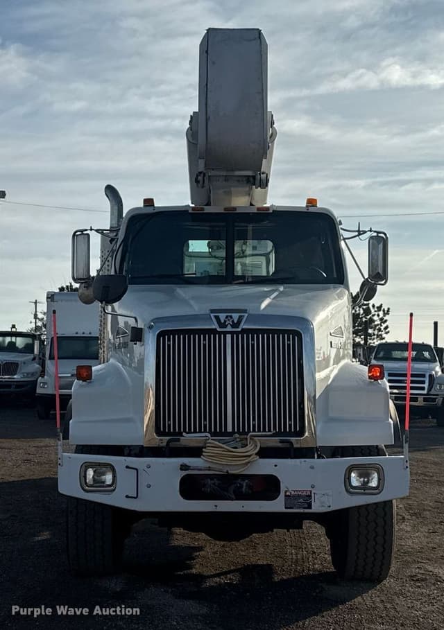 Image of Western Star 4900 equipment image 1