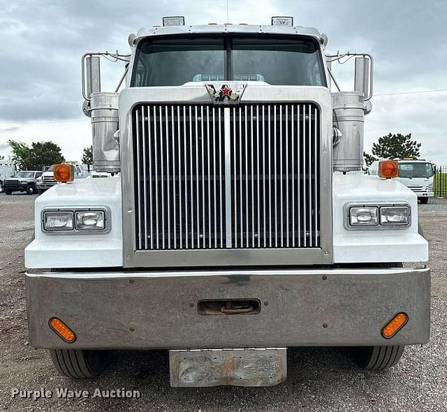 Image of Western Star 4900 equipment image 1