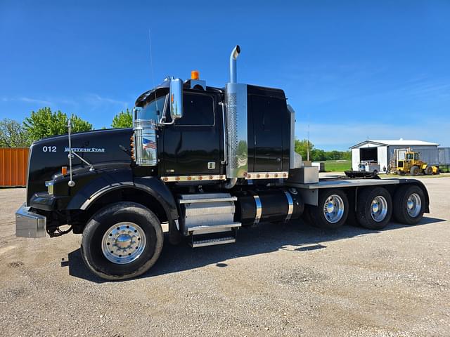 Image of Western Star 4900 equipment image 2