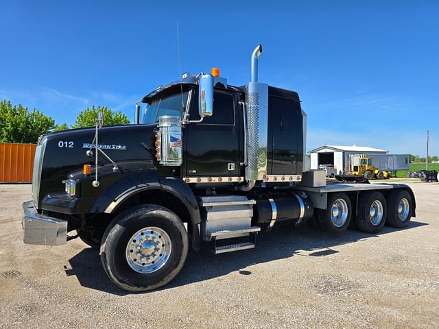 Image of Western Star 4900 equipment image 1