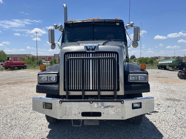Image of Western Star 4900 equipment image 1