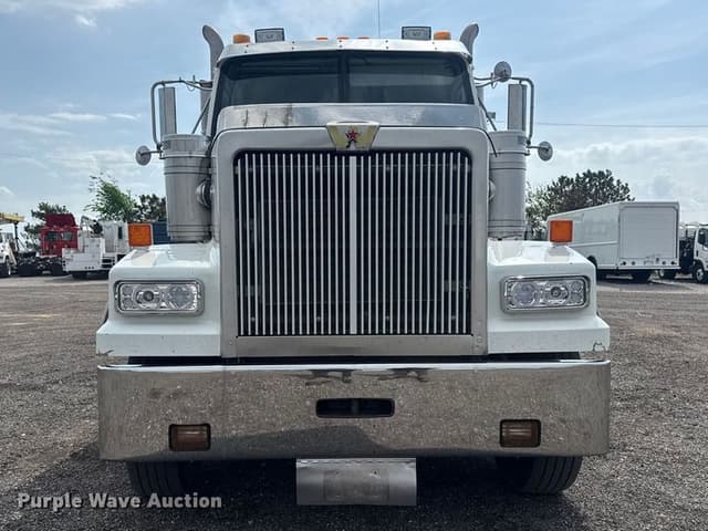 Image of Western Star 4900 equipment image 1