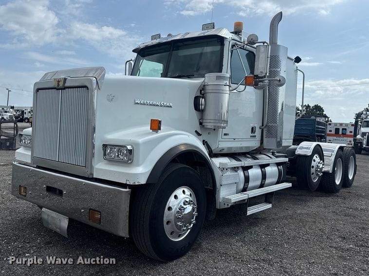 2012 Western Star 4900 Equipment Image0