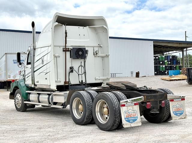 Image of Western Star 4900 equipment image 2