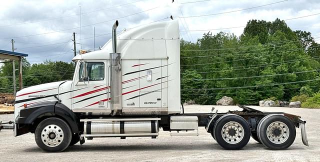 Image of Western Star 4900 equipment image 1