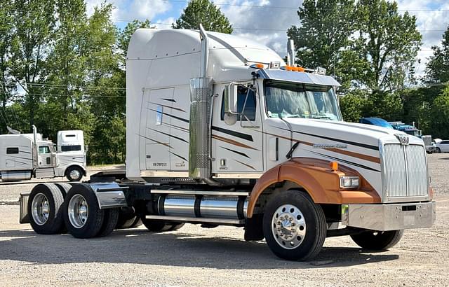 Image of Western Star 4900 equipment image 2