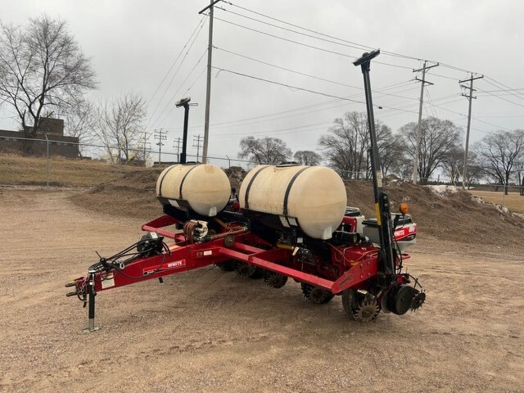 2012 White 8106 Equipment Image0