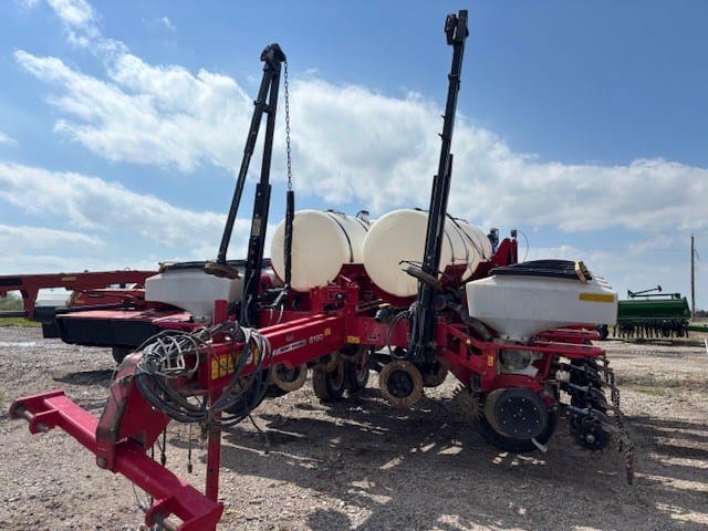 2012 White 8182 Equipment Image0