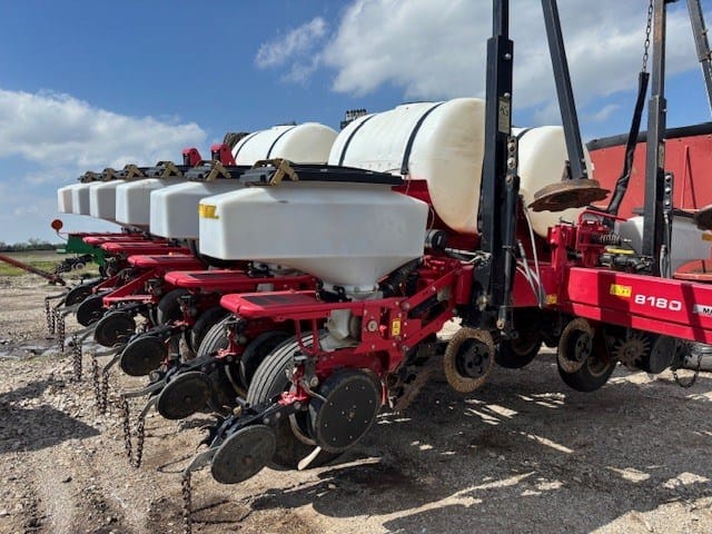 2012 White 8182 Equipment Image0