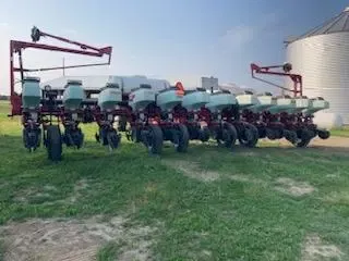 White 8222 Equipment Image0