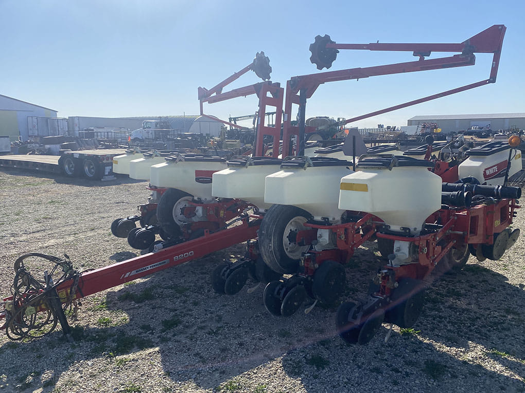 2012 White 8222 Equipment Image0