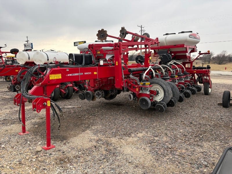 2012 White 8816 Equipment Image0