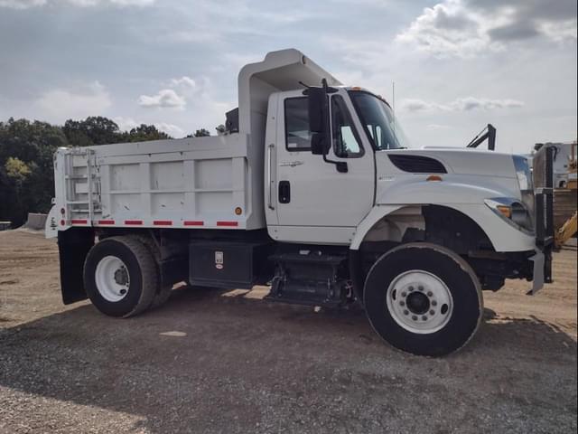 Image of International 7500 equipment image 2