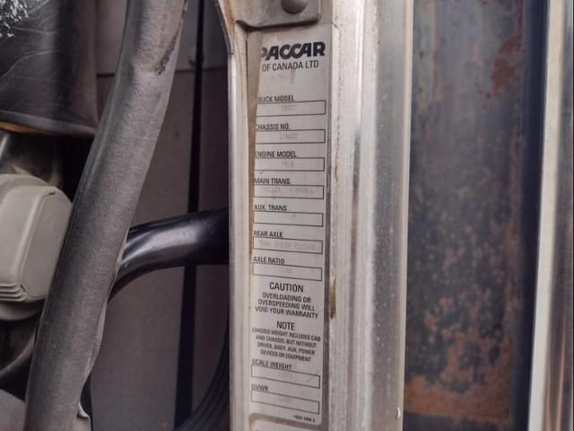 Image of Peterbilt 337 equipment image 4