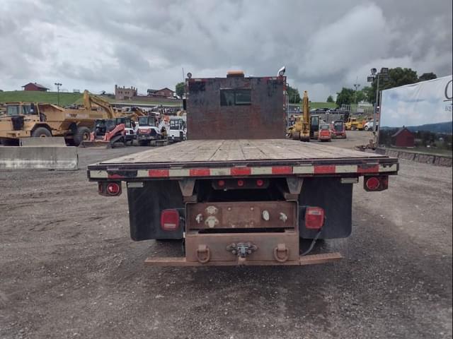 Image of Peterbilt 337 equipment image 3