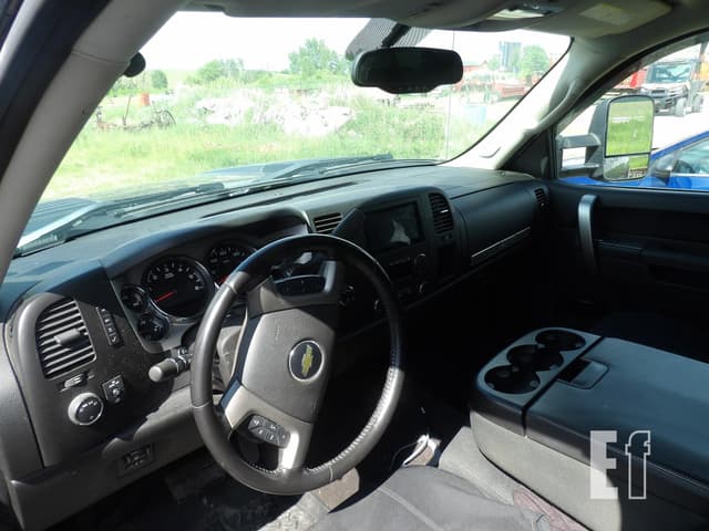 Image of Chevrolet 2500HD equipment image 3