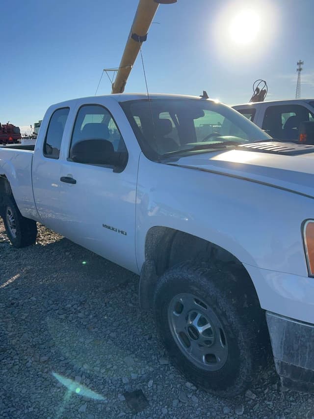 Image of GMC 2500HD equipment image 2