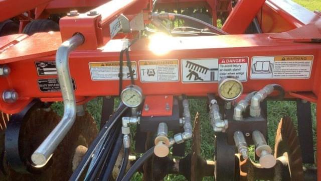 Image of Kuhn Krause Excelerator 8000 equipment image 3