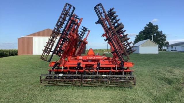 Image of Kuhn Krause Excelerator 8000 equipment image 2