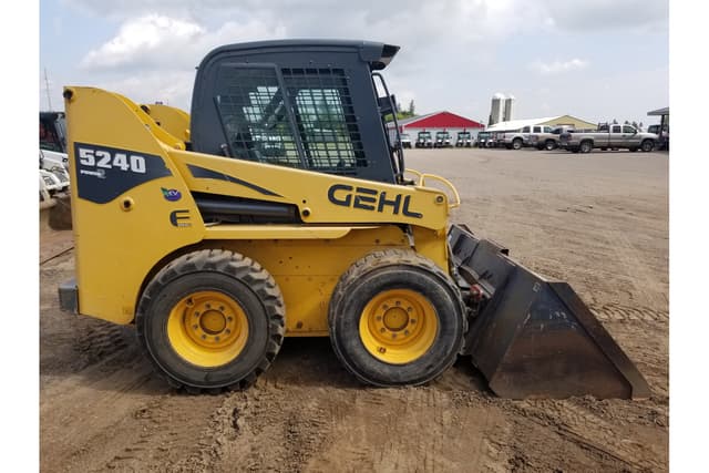 Image of Gehl 5240 equipment image 1