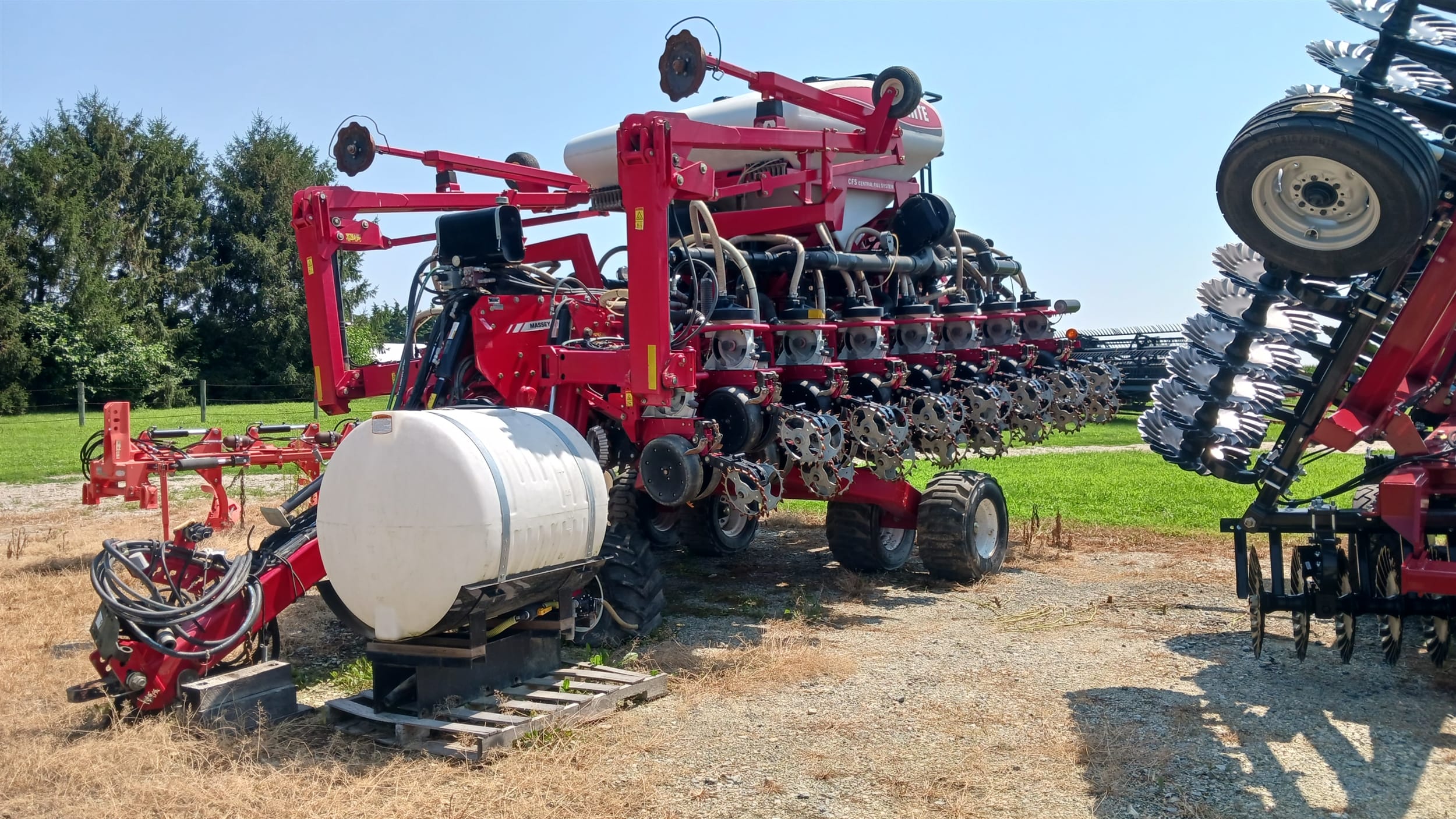 2013 White 8831 Equipment Image0