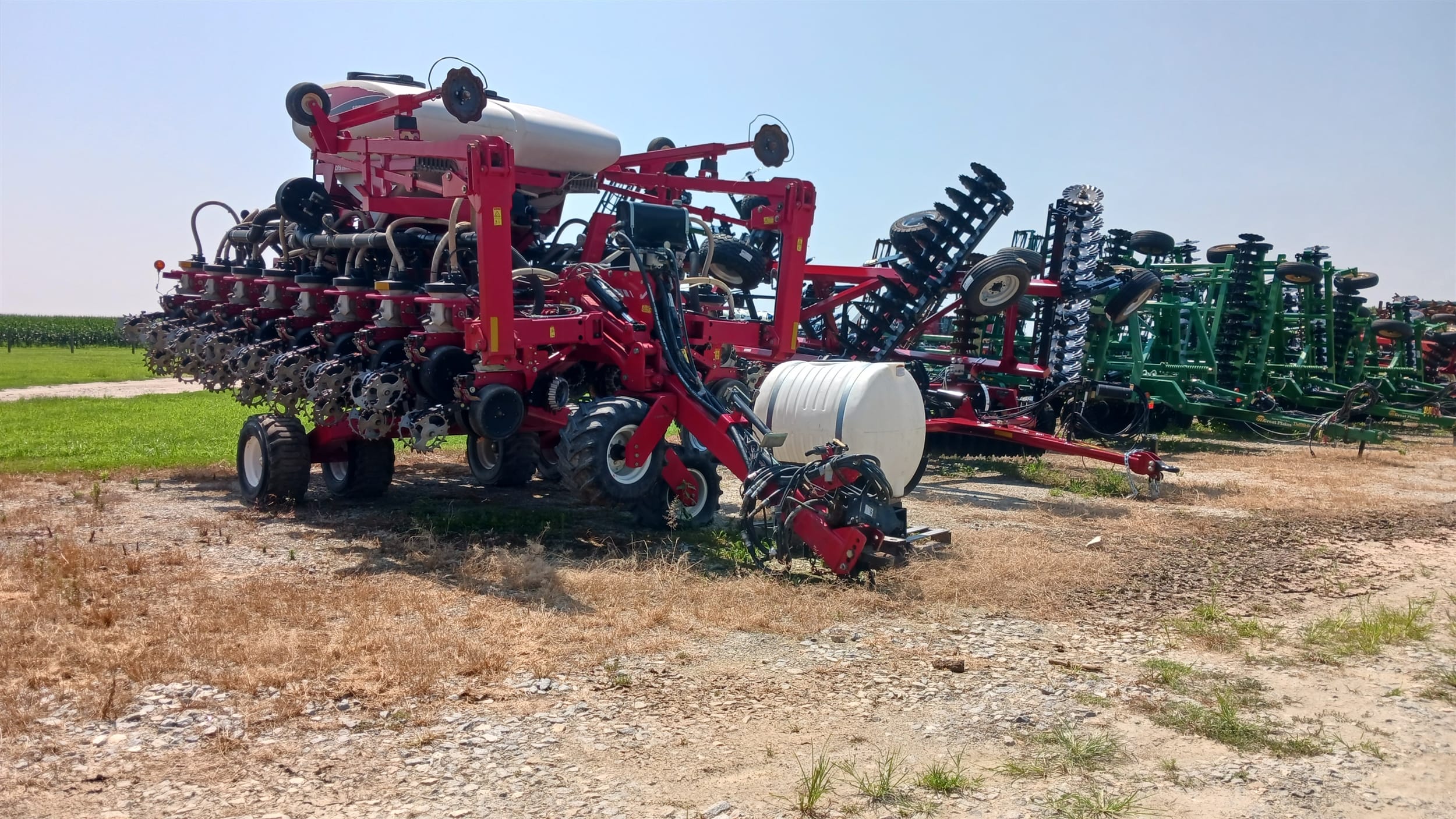 2013 White 8831 Equipment Image0