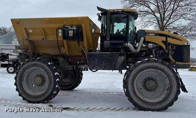 Image of RoGator RG1100 equipment image 3