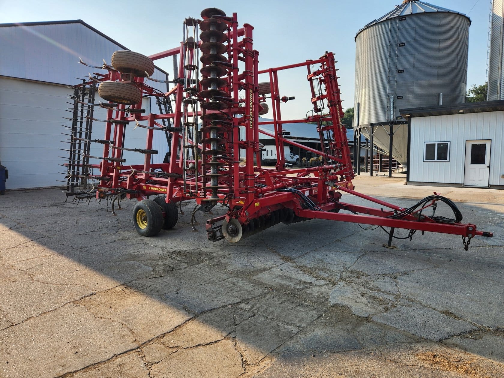 2013 Sunflower 6333-34 Equipment Image0