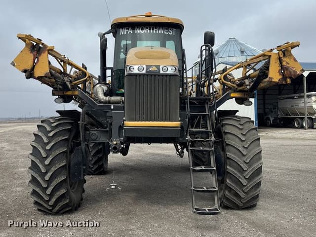 Image of RoGator RG900 equipment image 1