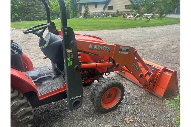 Image of Kubota B26 equipment image 4