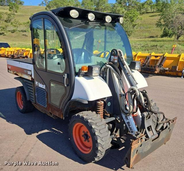 Image of Bobcat Toolcat 5600 equipment image 2