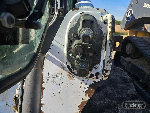 Image of Bobcat S750 equipment image 2